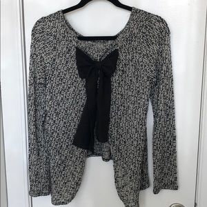 🤍 Bow in the back sweater